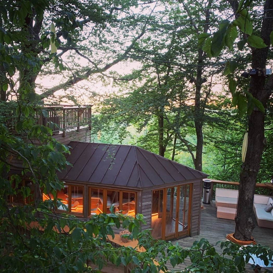 Pirelli event — Privatisation flags